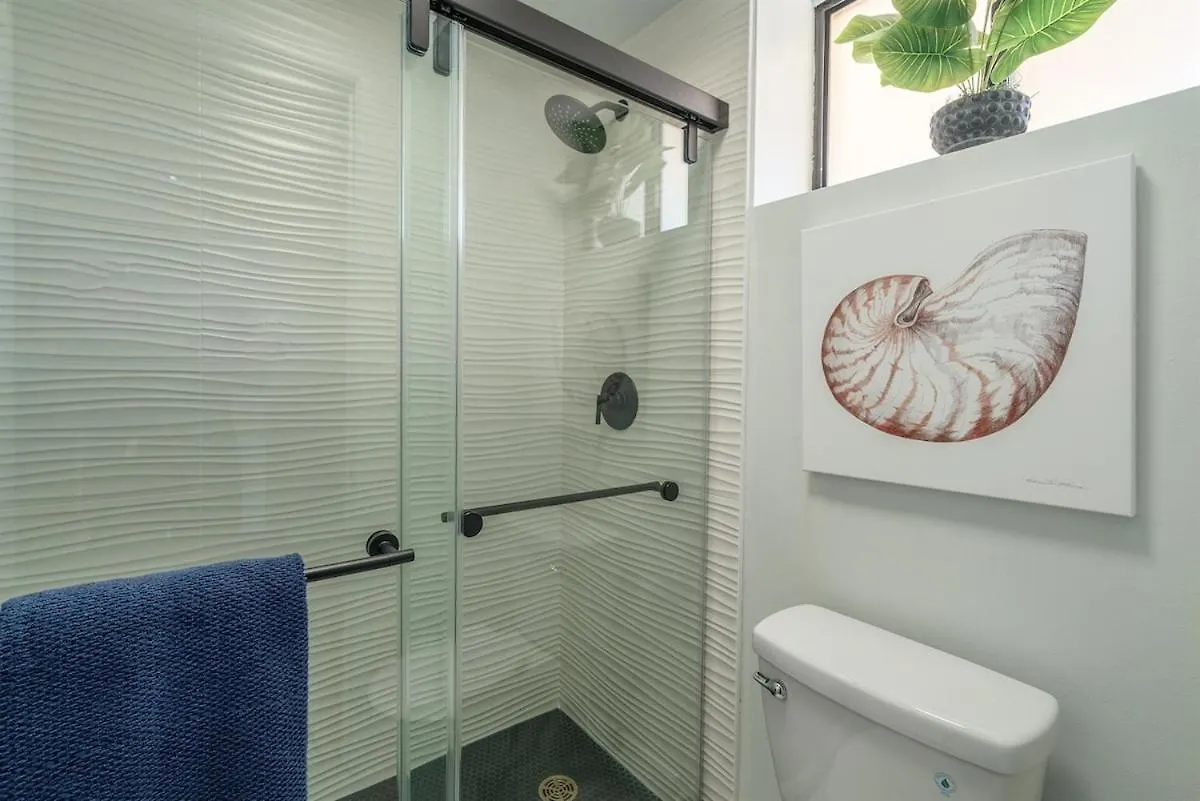 Holiday home Chic Beachfront Condo— Newly Remodeled — 2024 *