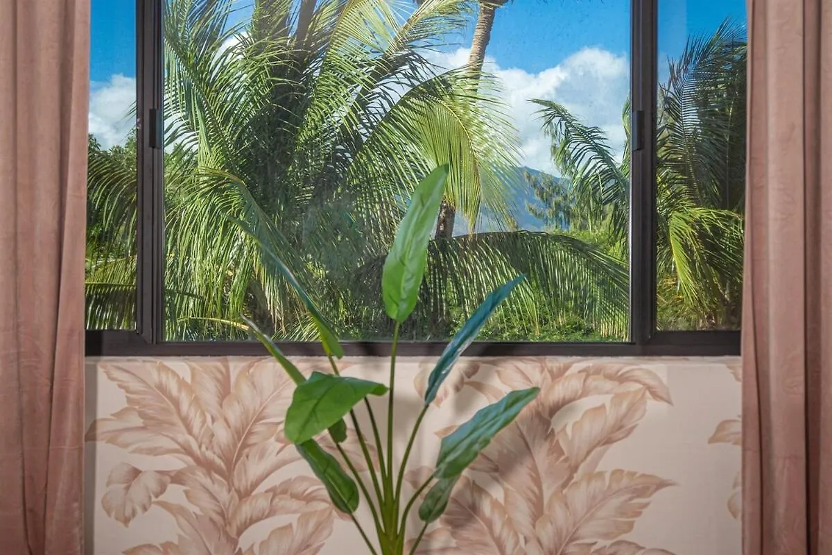 Chic Beachfront Condo— Newly Remodeled — 2024 Holiday home
