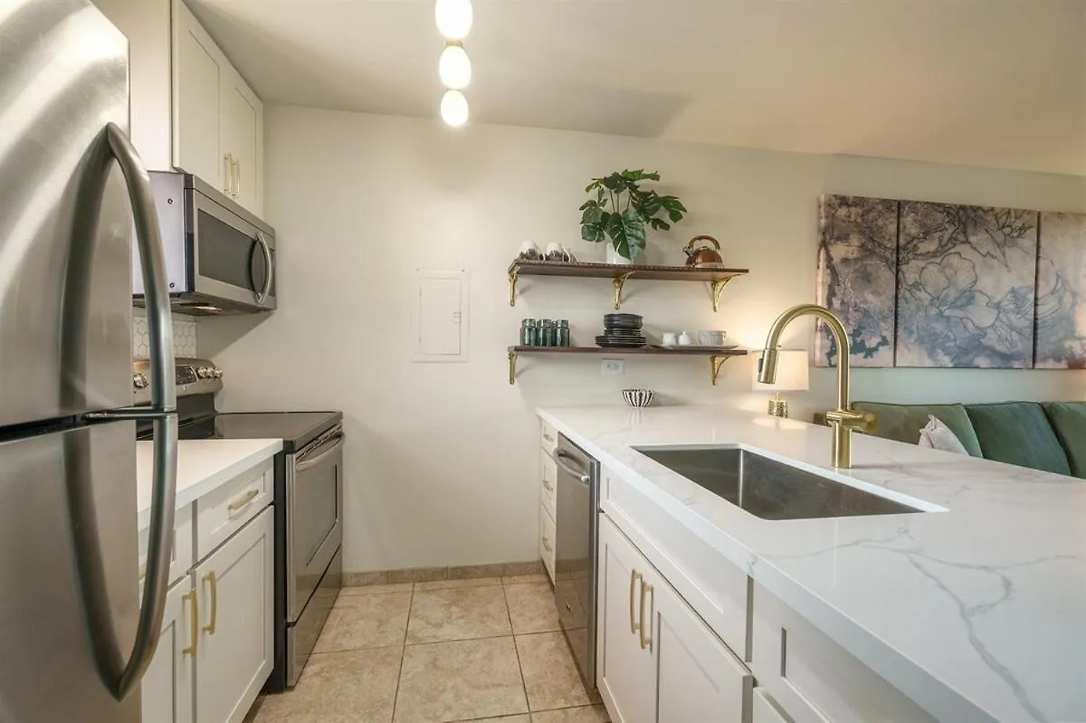 Holiday home Chic Beachfront Condo— Newly Remodeled — 2024 *