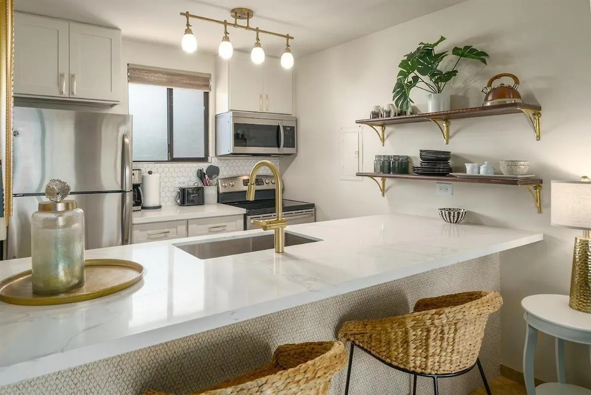 Holiday home Chic Beachfront Condo— Newly Remodeled — 2024 *