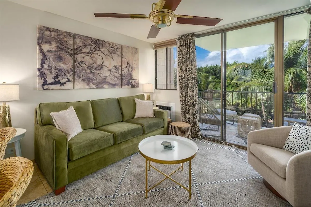 Chic Beachfront Condo— Newly Remodeled — 2024 Holiday home Kihei