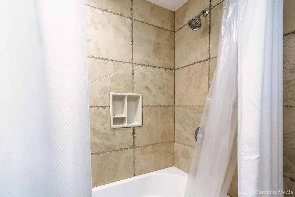 Spacious Beachfront — Sleeps 6 — Ocean Views Kihei