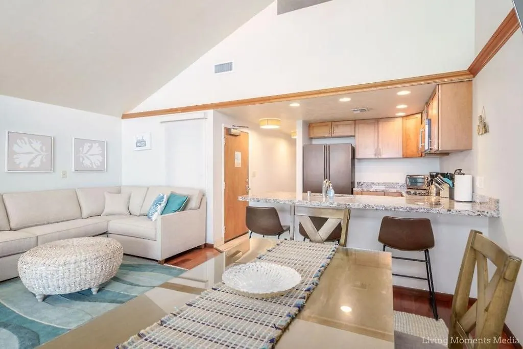 Spacious Beachfront — Sleeps 6 — Ocean Views Holiday home
