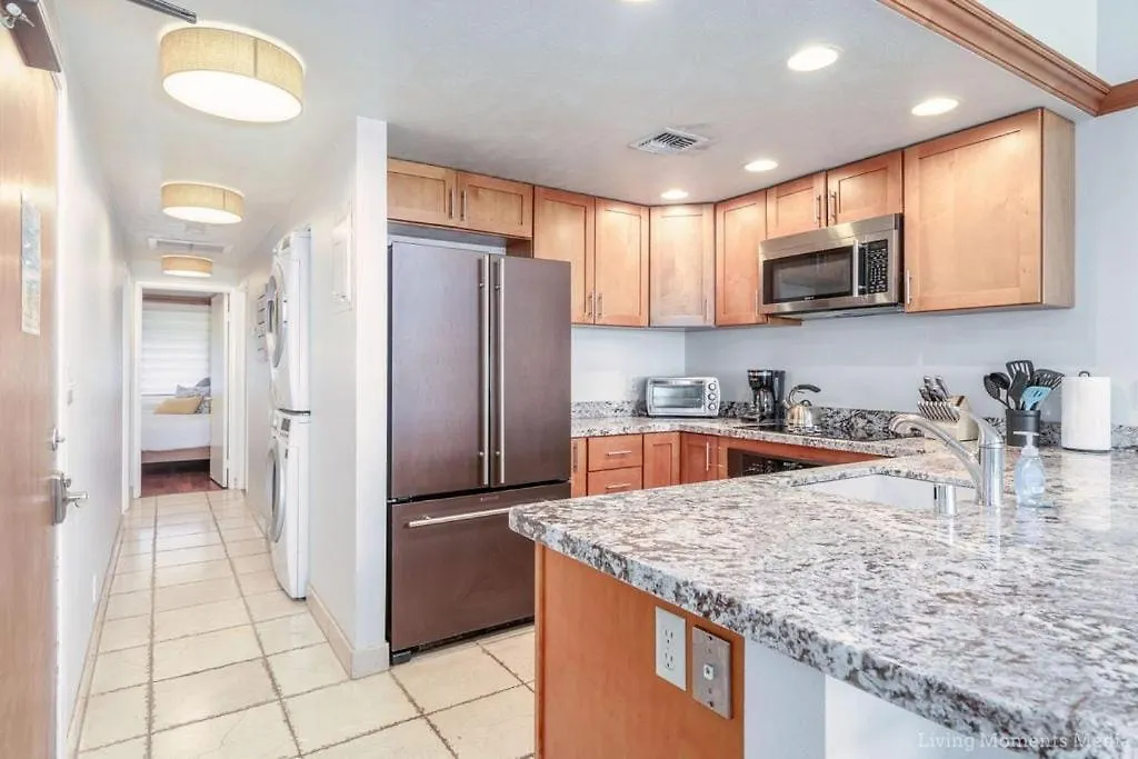 Spacious Beachfront — Sleeps 6 — Ocean Views Kihei