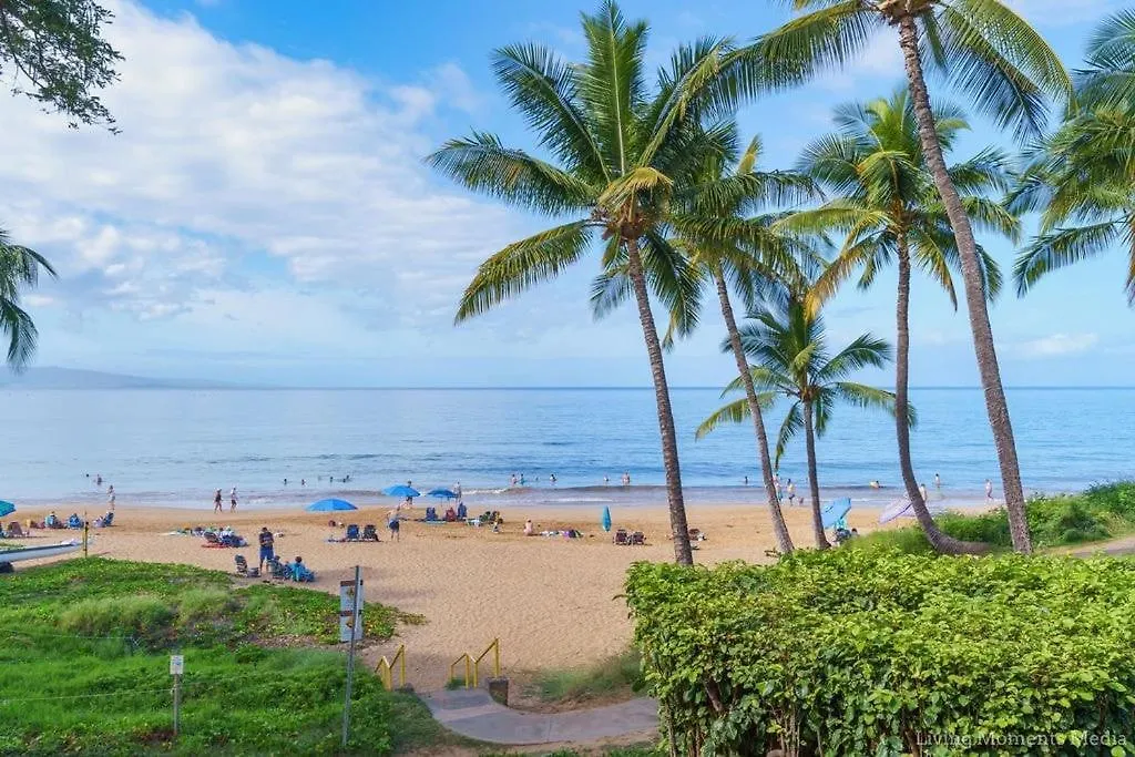 Spacious Beachfront — Sleeps 6 — Ocean Views Holiday home *