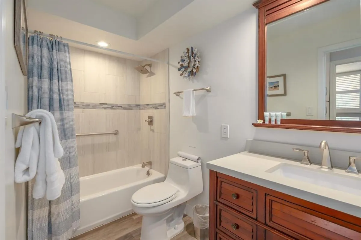 Holiday home Direct Oceanfront—fully Remodeled—sleeps 6 *