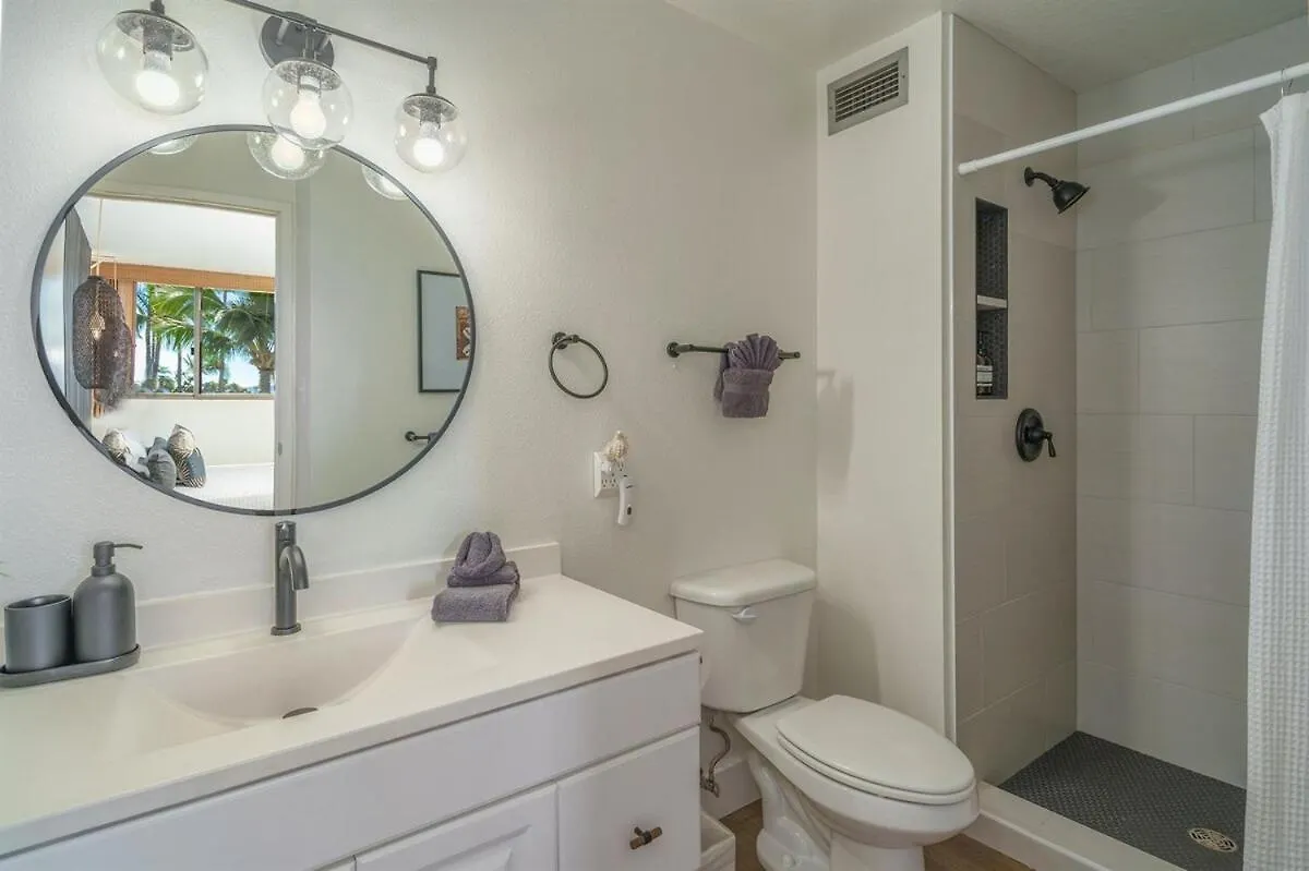 Holiday home Chic Condo— Renovated & Refurnished 2023 / 2024 Wailuku