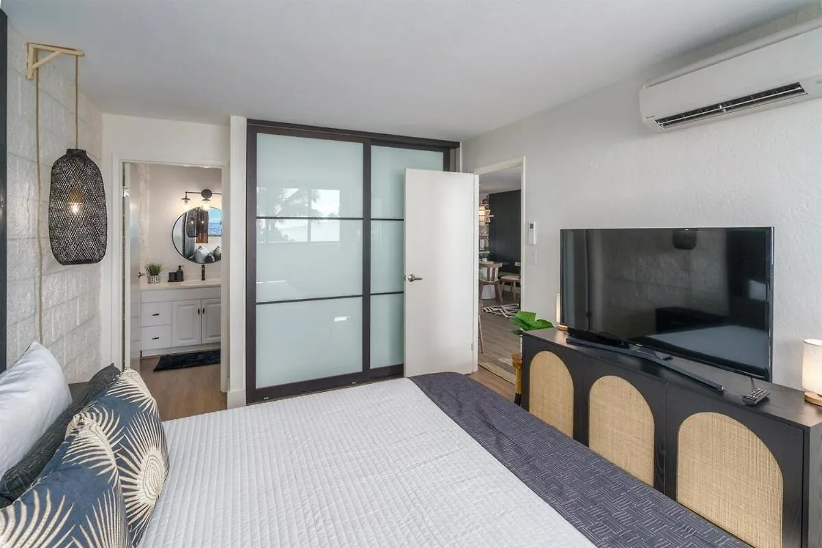 Chic Condo— Renovated & Refurnished 2023 / 2024 Holiday home