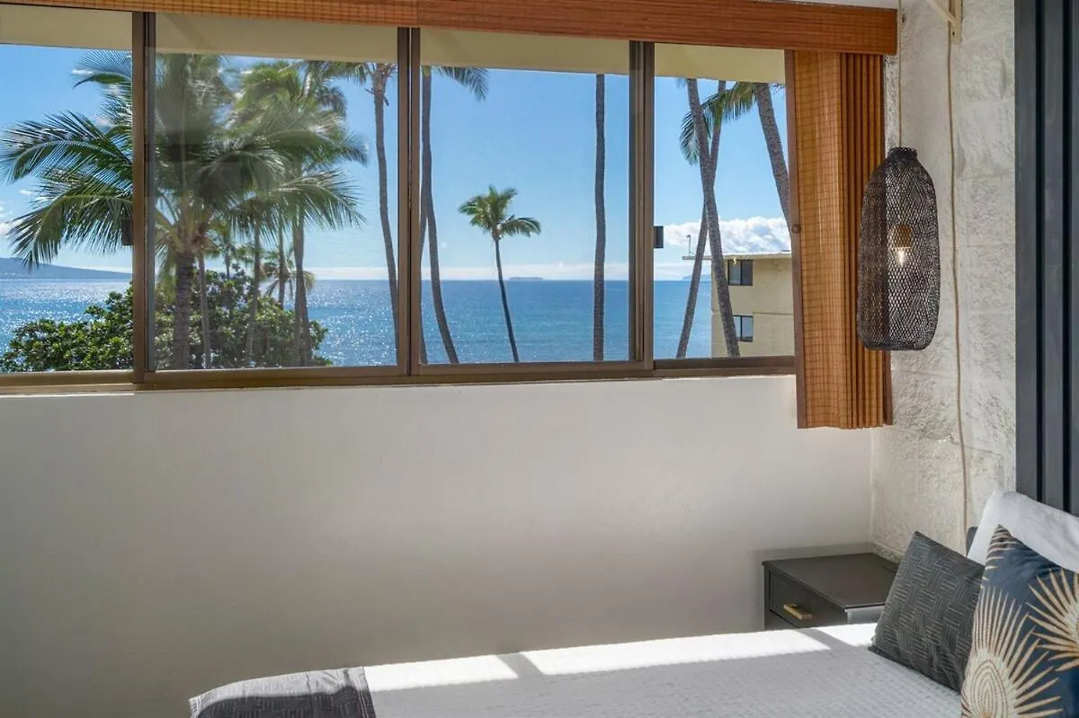 Chic Condo— Renovated & Refurnished 2023 / 2024