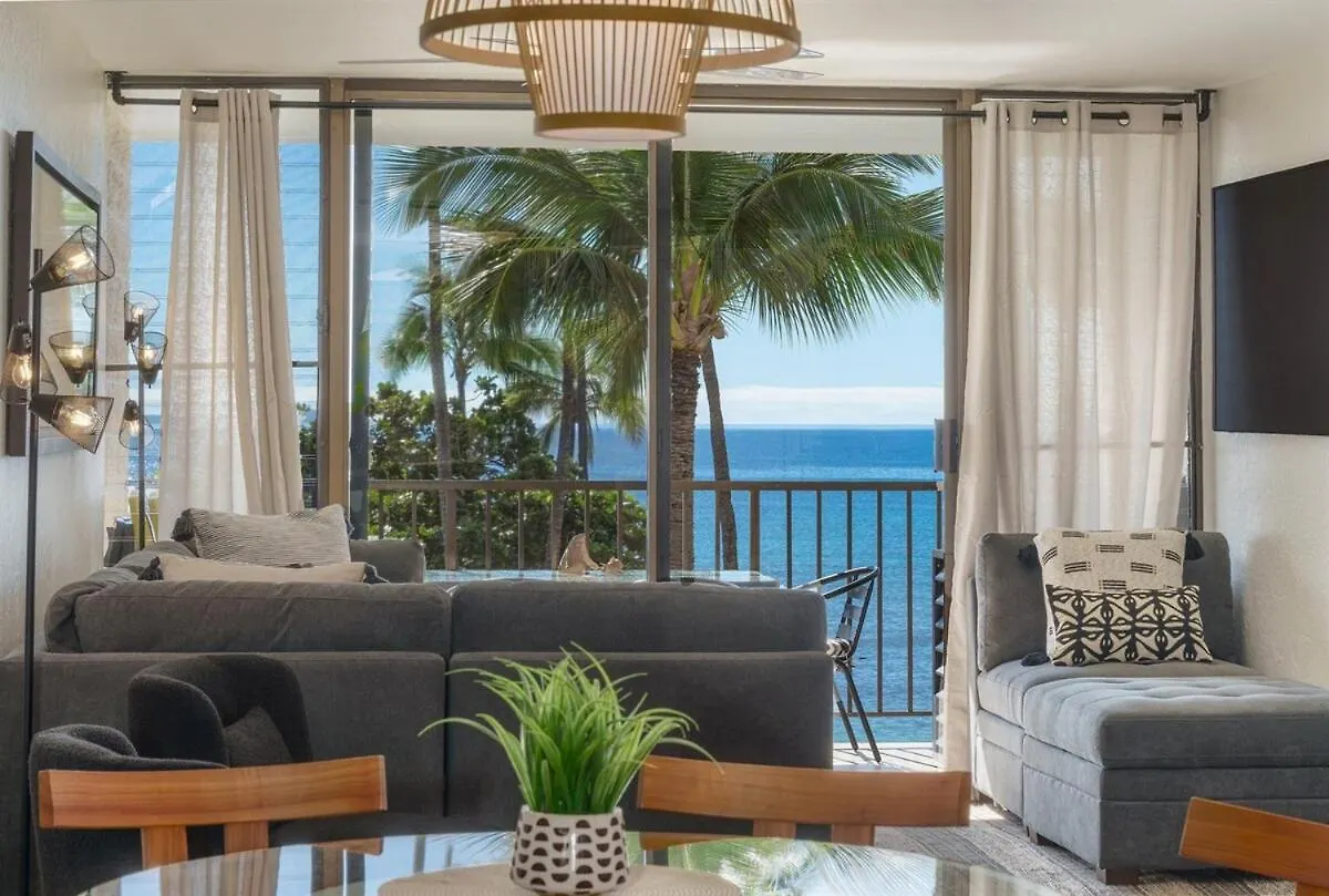 Chic Condo— Renovated & Refurnished 2023 / 2024