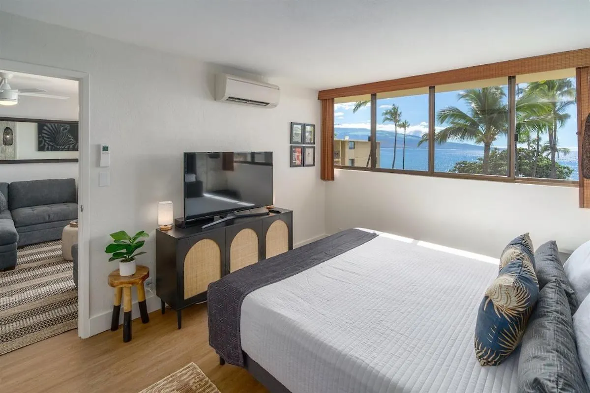 Chic Condo— Renovated & Refurnished 2023 / 2024 Holiday home