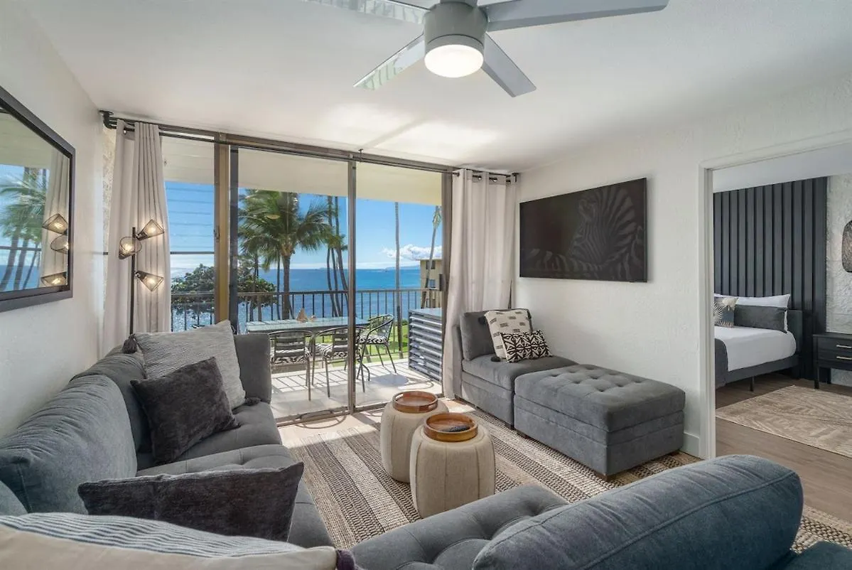 Chic Condo— Renovated & Refurnished 2023 / 2024 Holiday home *
