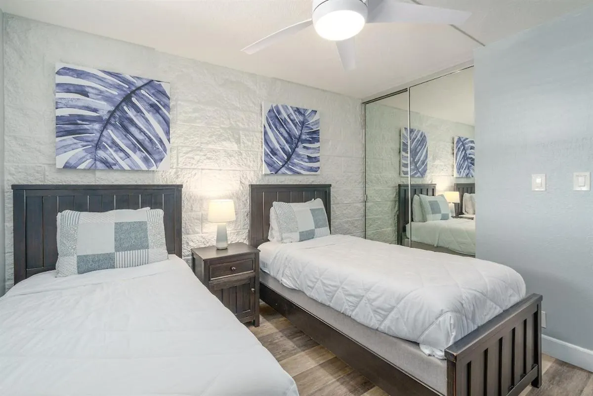 Holiday home Direct Oceanfront—fully Remodeled—sleeps 6 *