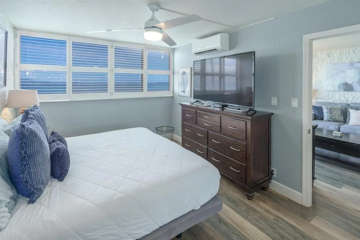 Direct Oceanfront—fully Remodeled—sleeps 6 *