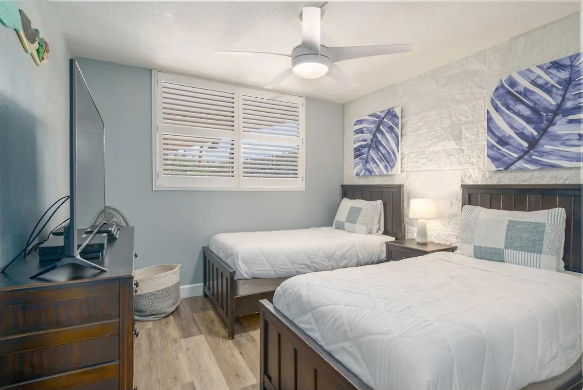 Direct Oceanfront—fully Remodeled—sleeps 6 Holiday home Wailuku