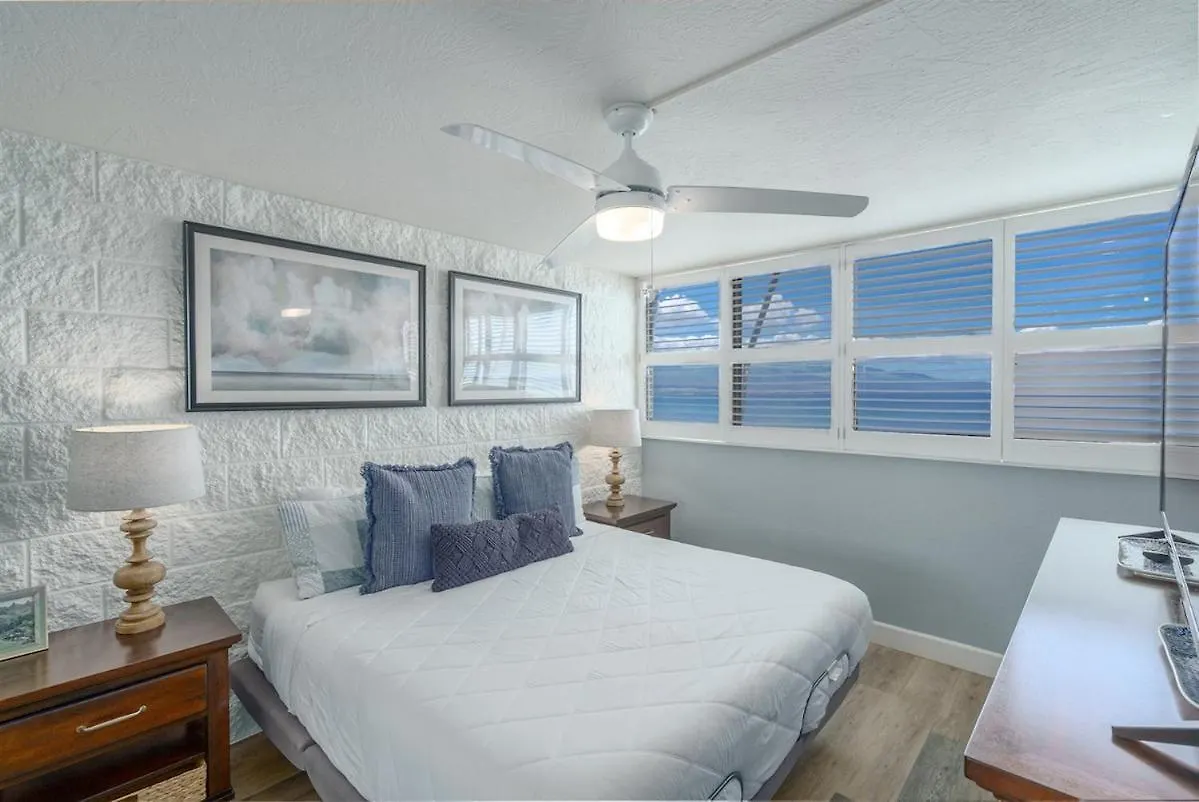 Holiday home Direct Oceanfront—fully Remodeled—sleeps 6 *