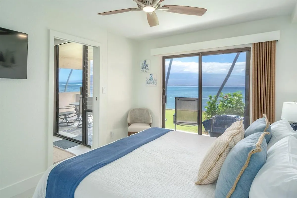 Oceanfront Oasis - Renovated Summer Of 2023 Holiday home Wailuku