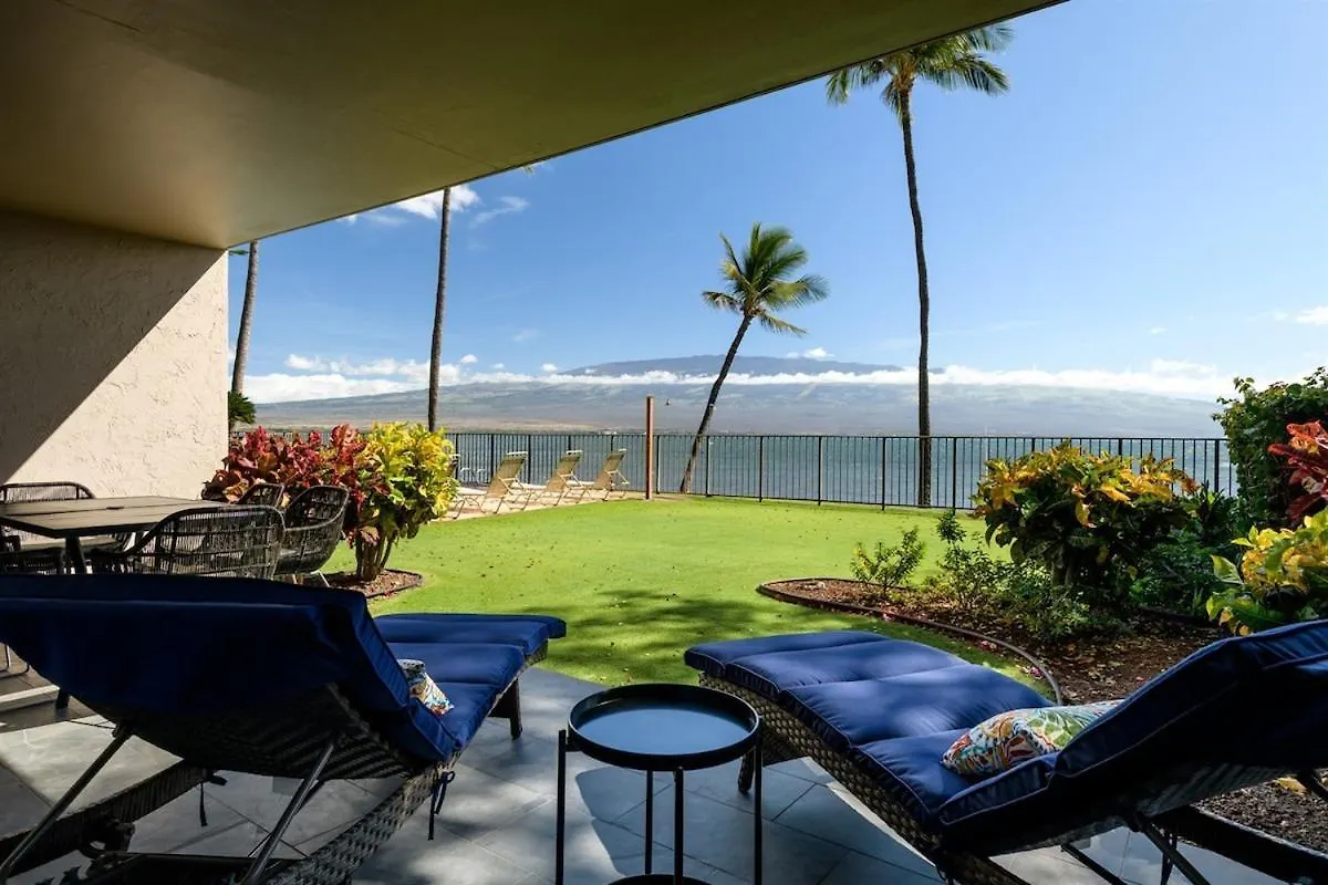 Remodeled 3 Bedroom Oceanfront — Sleeps 8 Wailuku