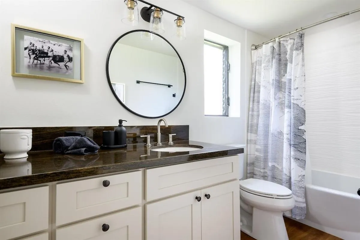 Remodeled 3 Bedroom Oceanfront — Sleeps 8