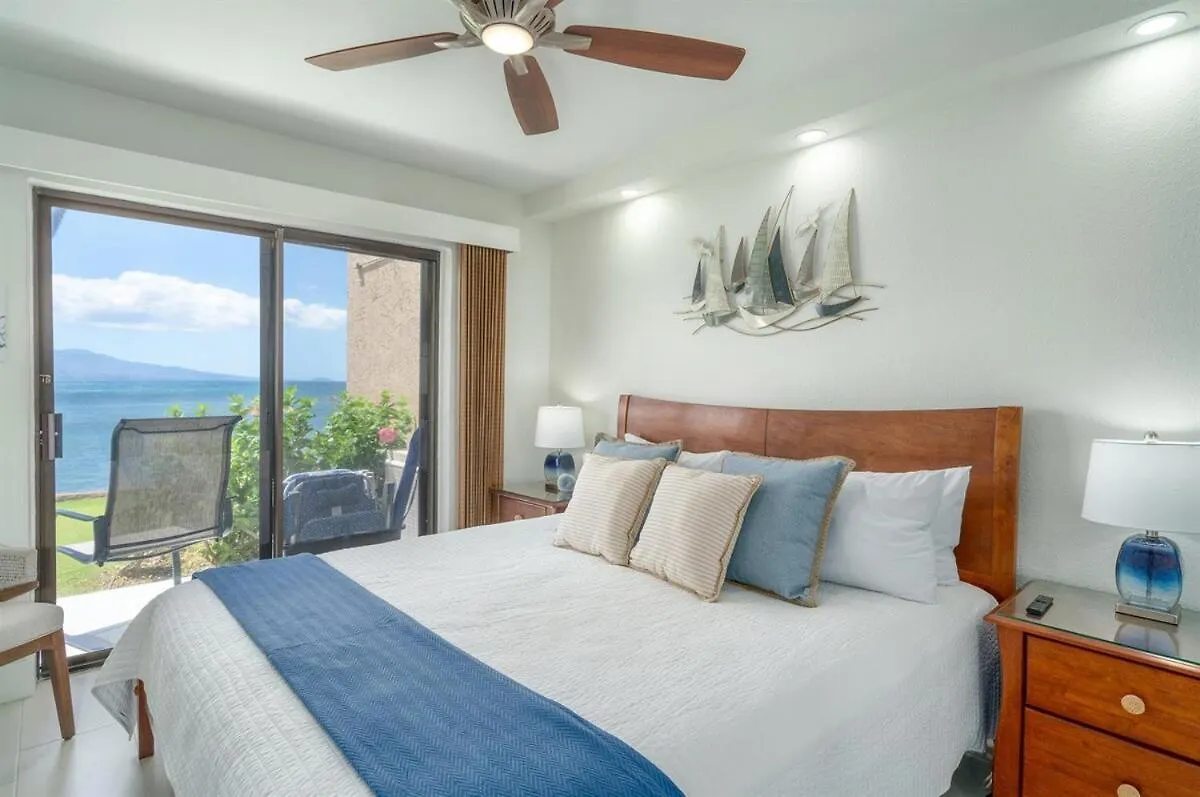 Oceanfront Oasis - Renovated Summer Of 2023 Holiday home *