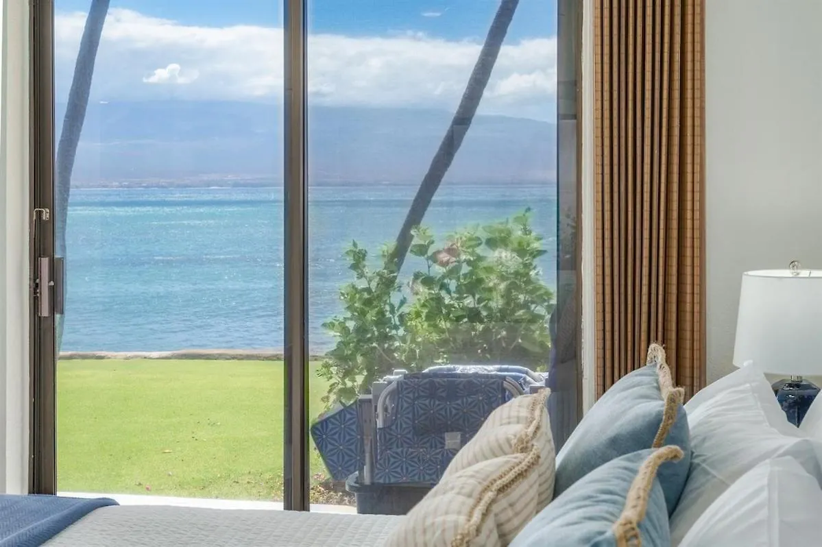 Oceanfront Oasis - Renovated Summer Of 2023 Holiday home