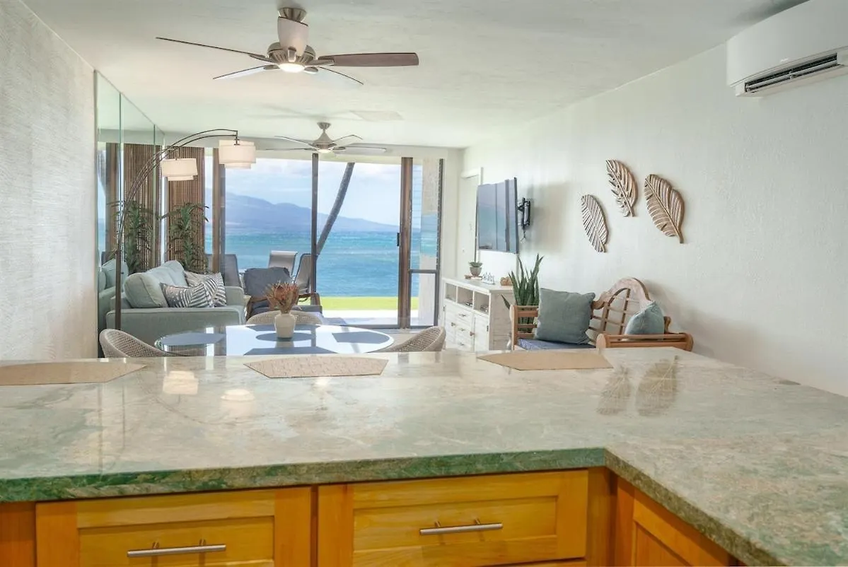 Oceanfront Oasis - Renovated Summer Of 2023 Holiday home *