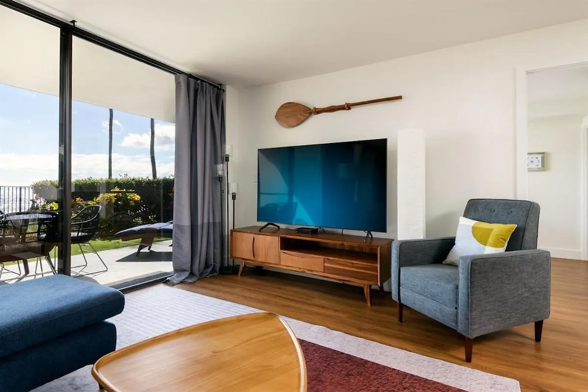 Holiday home Remodeled 3 Bedroom Oceanfront — Sleeps 8 *