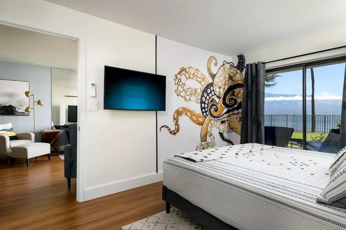 Remodeled 3 Bedroom Oceanfront — Sleeps 8 Holiday home