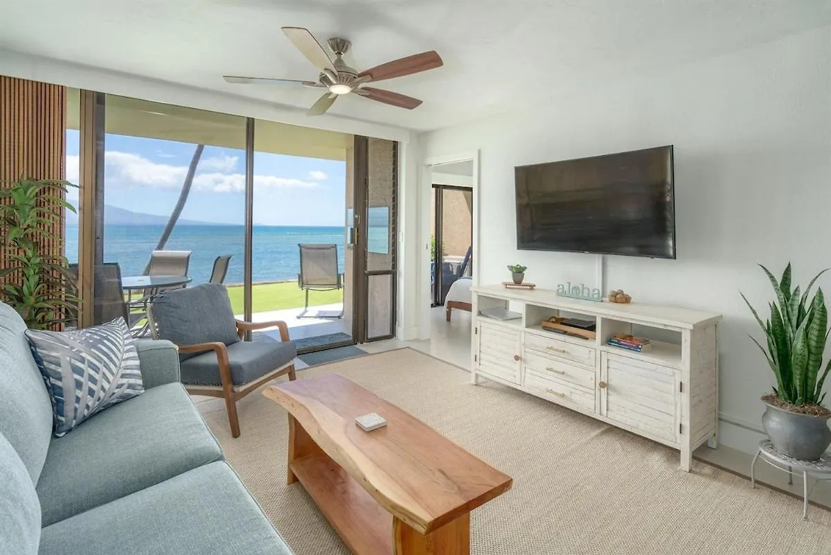 Oceanfront Oasis - Renovated Summer Of 2023 Holiday home Wailuku