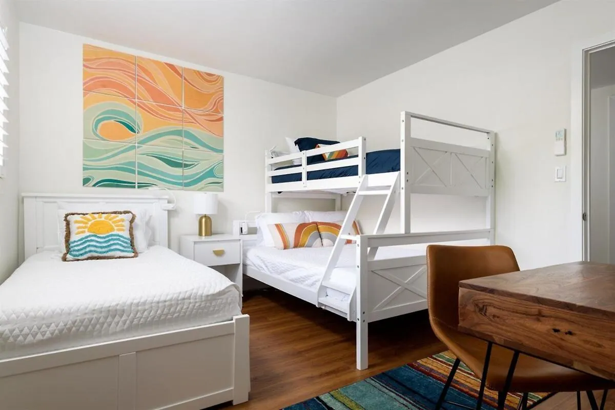 Remodeled 3 Bedroom Oceanfront — Sleeps 8 *