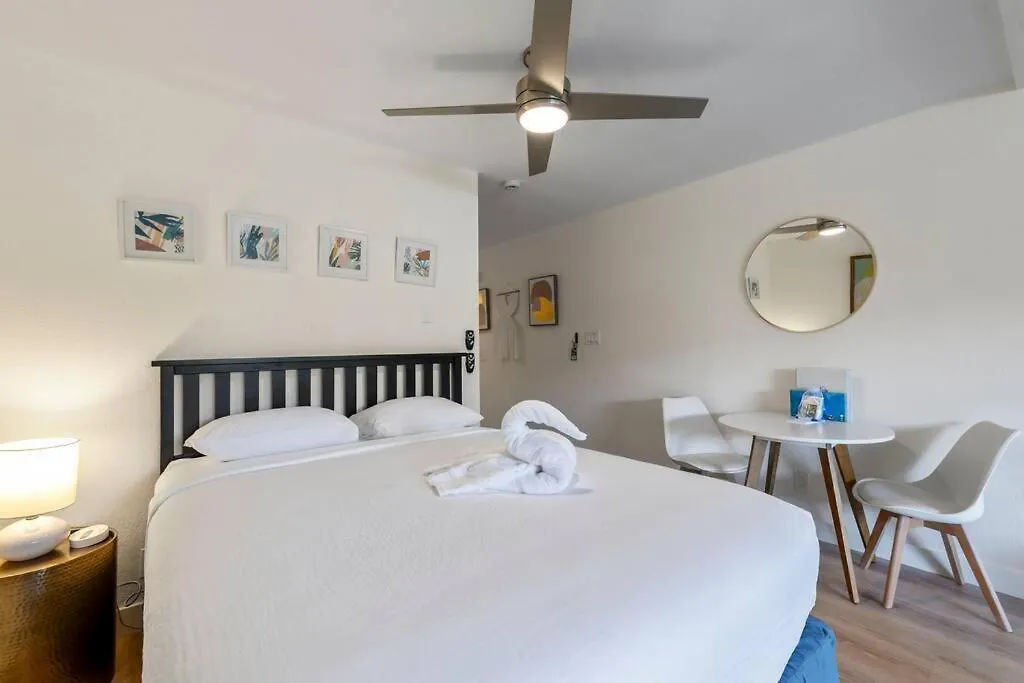 Bay Surf 140 - Remodeled Ground Floor Gem Across From Apartment *