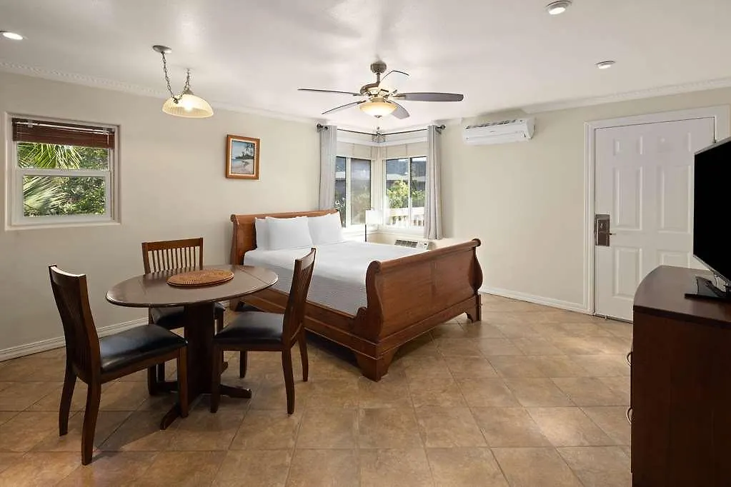 Days By Wyndham Maui Oceanfront Hotell 2*