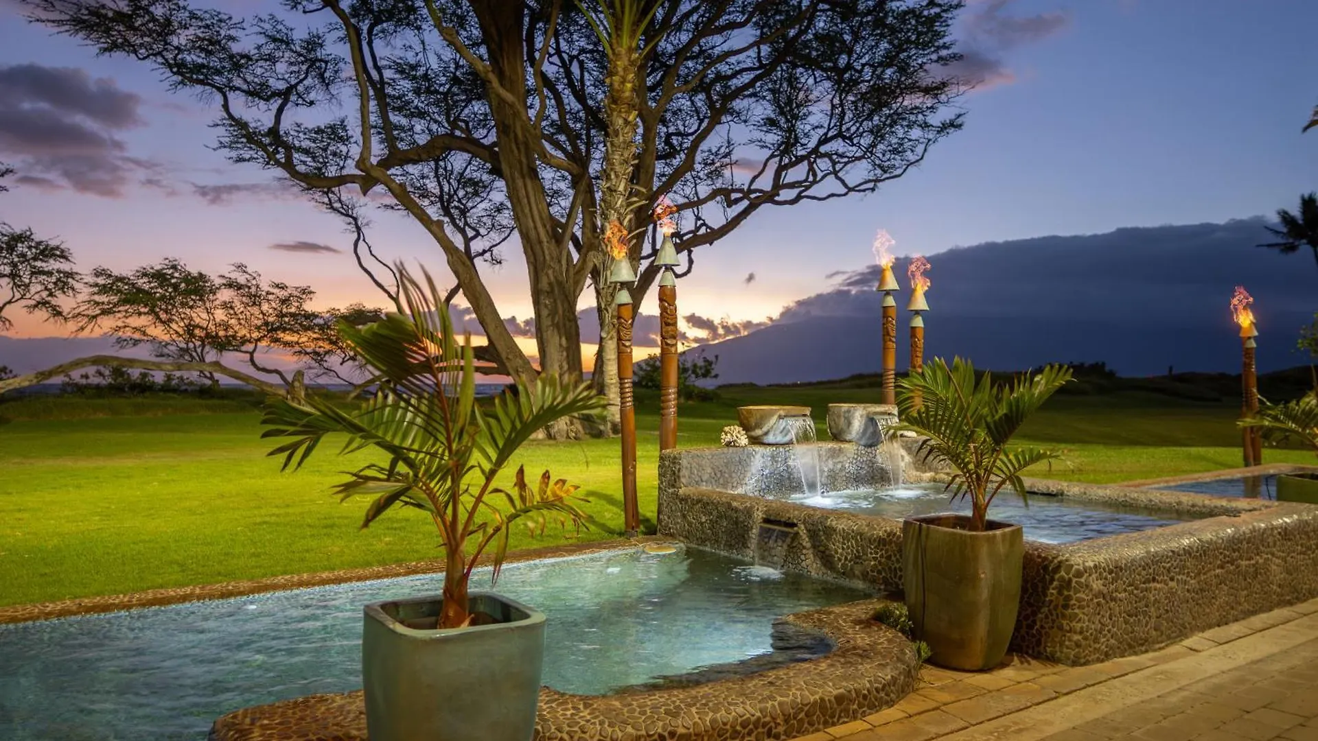 Aloha Aku Hula2 - Experience Beachfront Bliss Apartment *