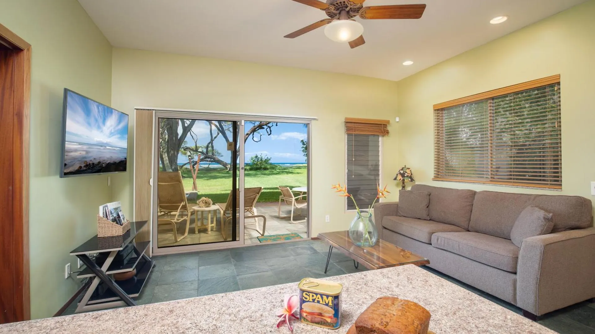 Aloha Aku Cocopalm2 - Your Cozy Beachfront Escape Apartment