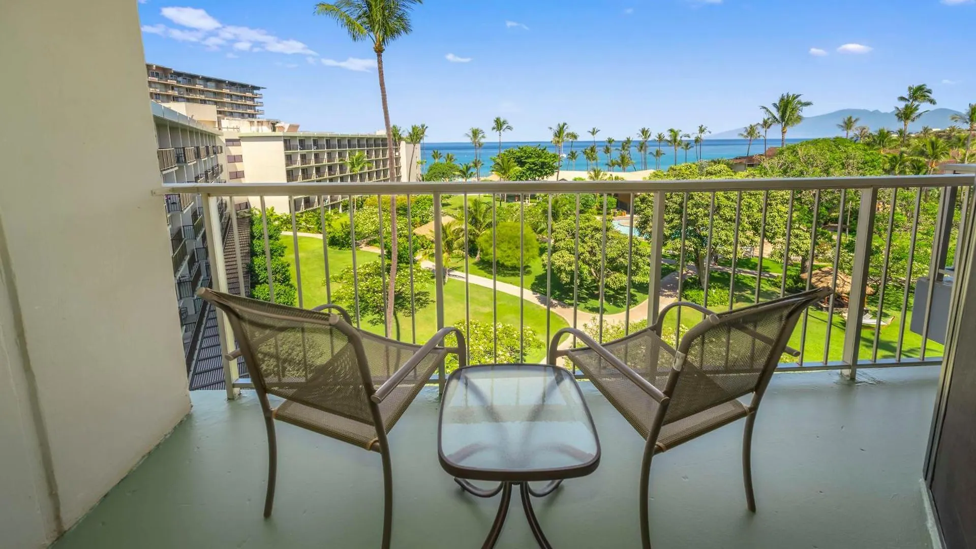 Outrigger Kaʻanapali Beach
