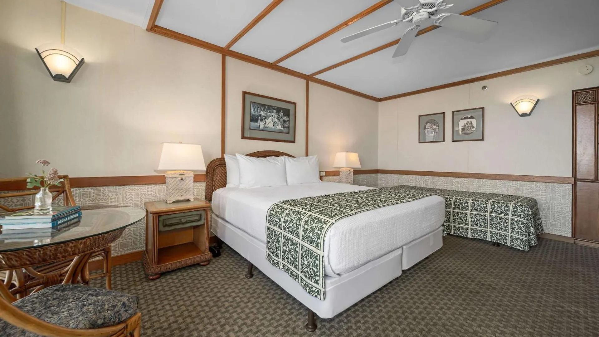 Outrigger Kaʻanapali Beach Resort Kaanapali