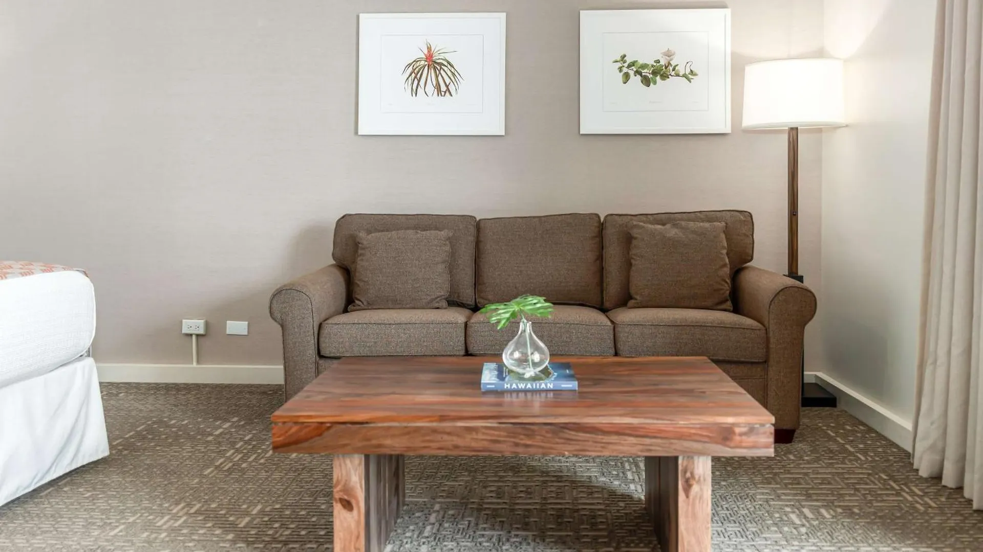 Resort Outrigger Kaʻanapali Beach 3*