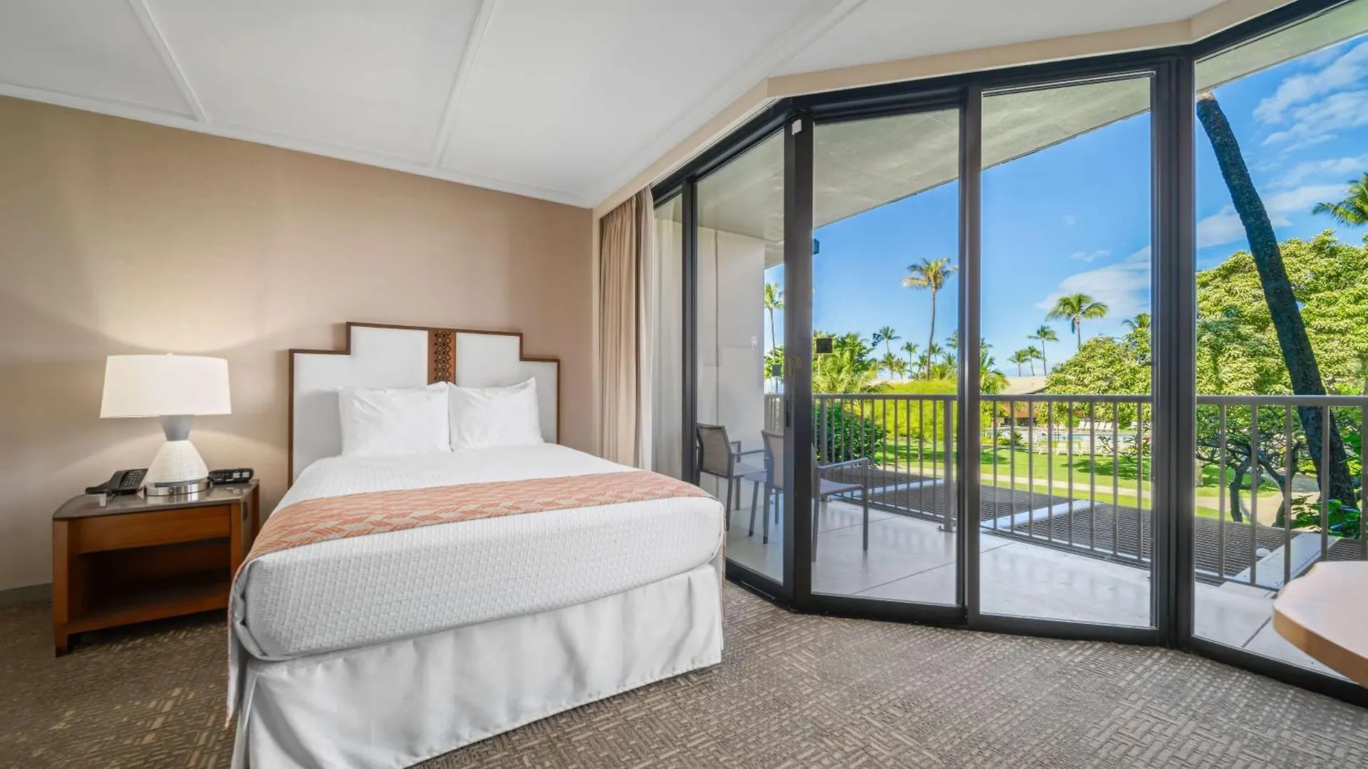 Resort Outrigger Kaʻanapali Beach 3*