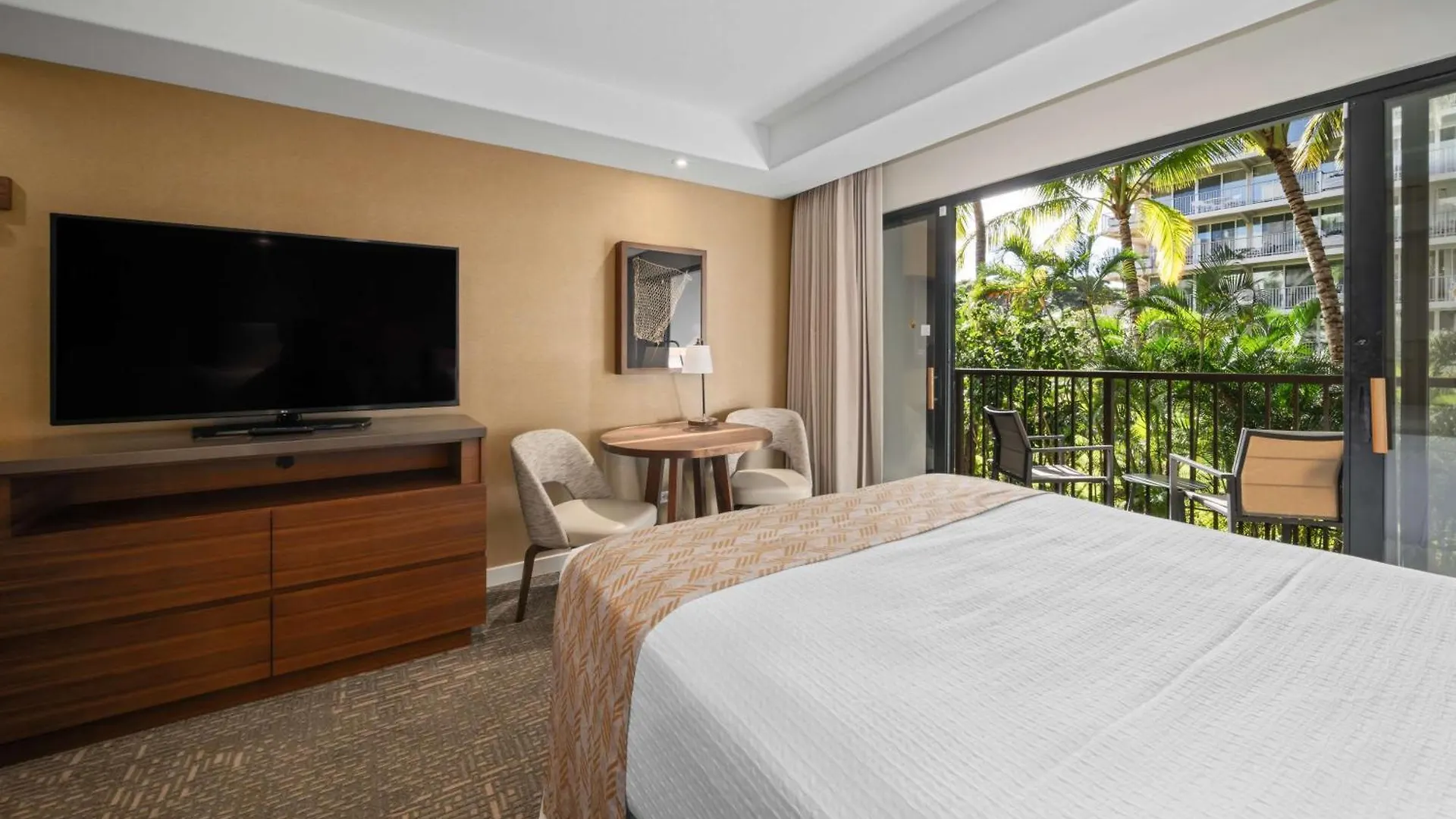 Outrigger Kaʻanapali Beach 3*