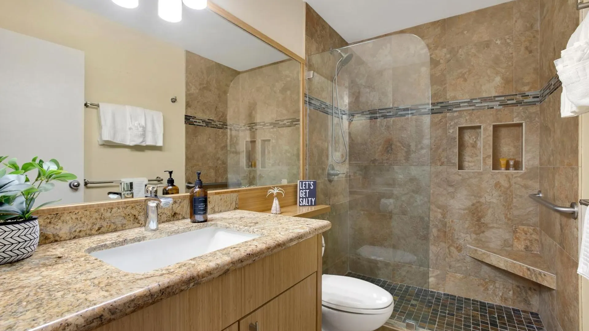 Beautiful 2br 2ba With Panoramic Ocean Views, Wifi, Free Parking! Apartment