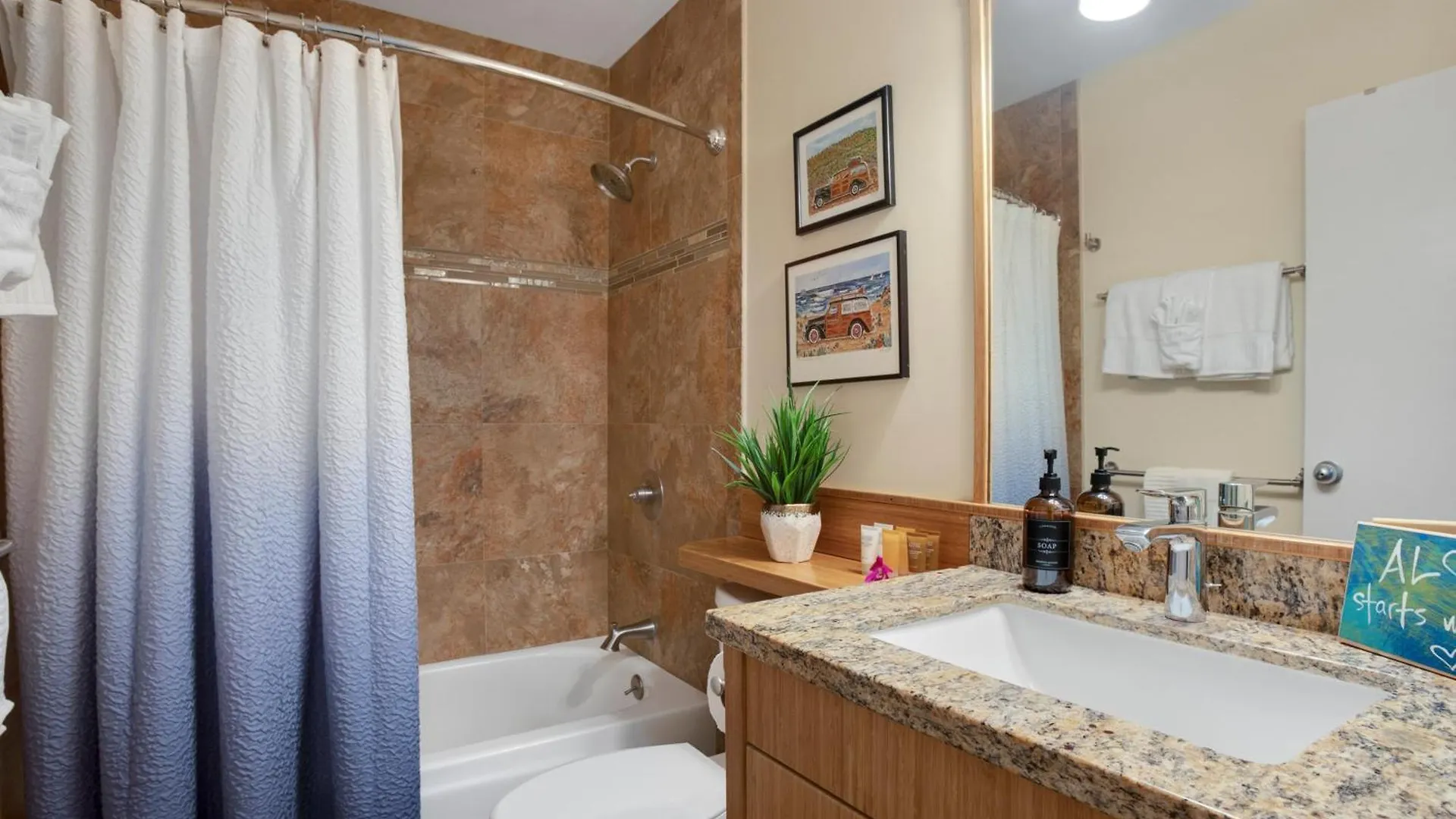 Beautiful 2br 2ba With Panoramic Ocean Views, Wifi, Free Parking! *