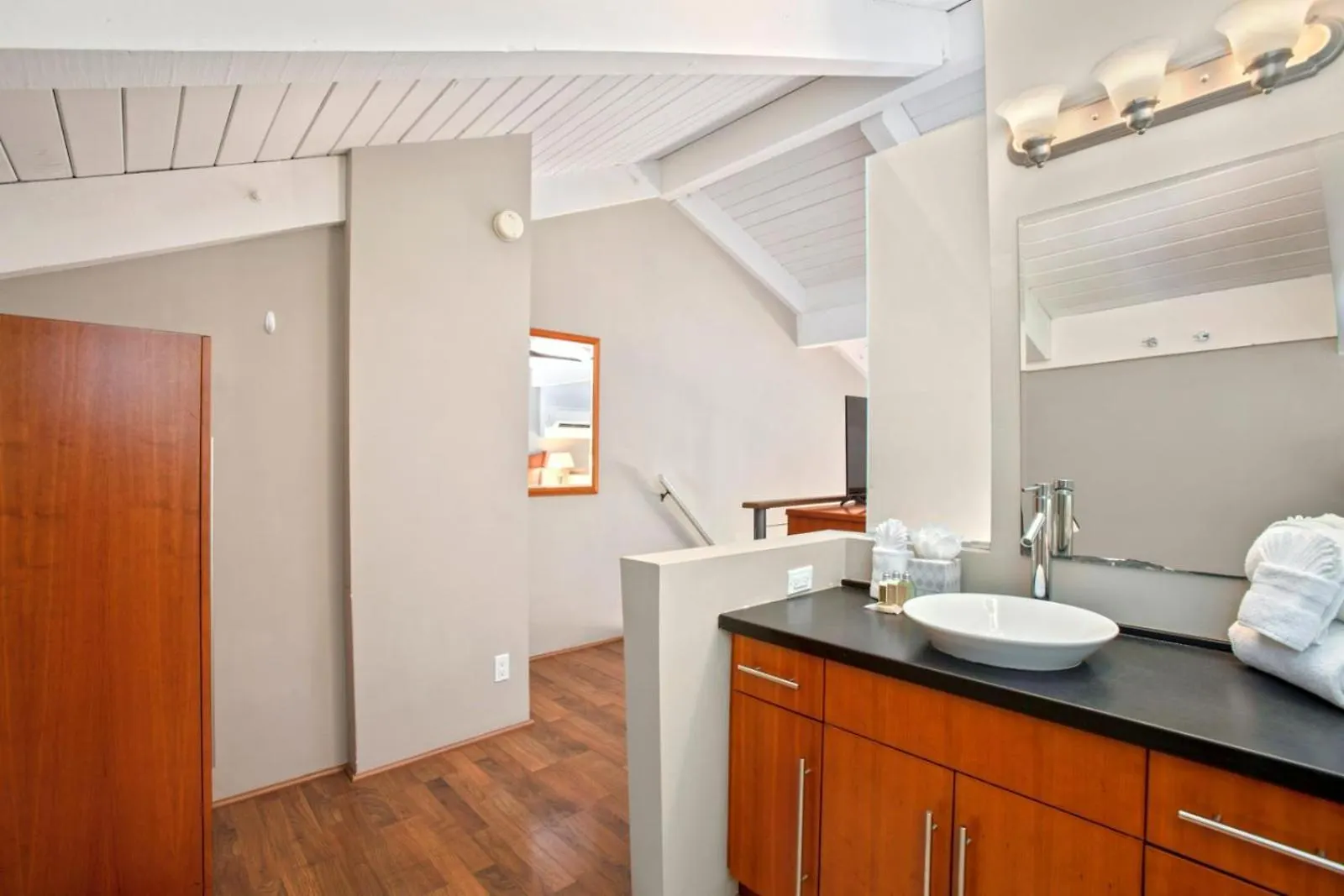 Kbm Free Car Papakea Pkc-404 Large Bath Oceanview Fully Air Conditioned Apartment