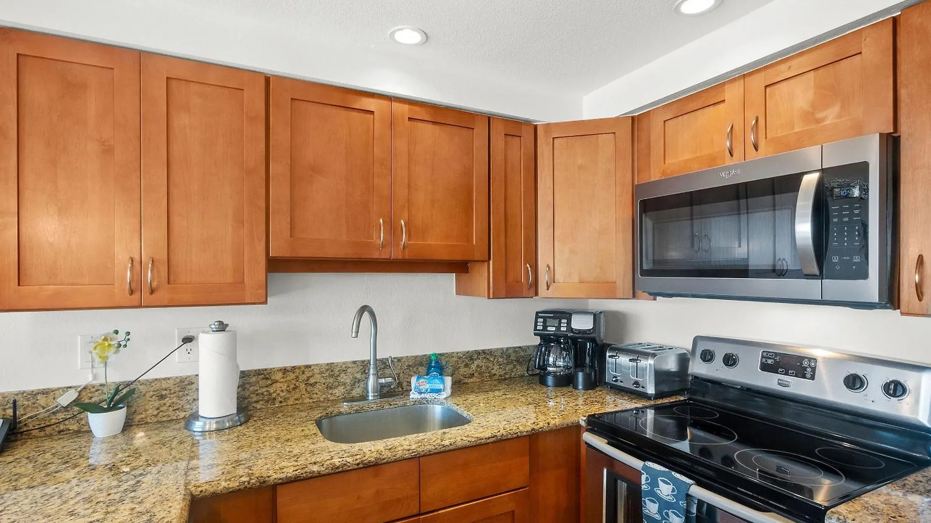Maalaea Kai 311 - Direct Ocean Front, Split Ac *