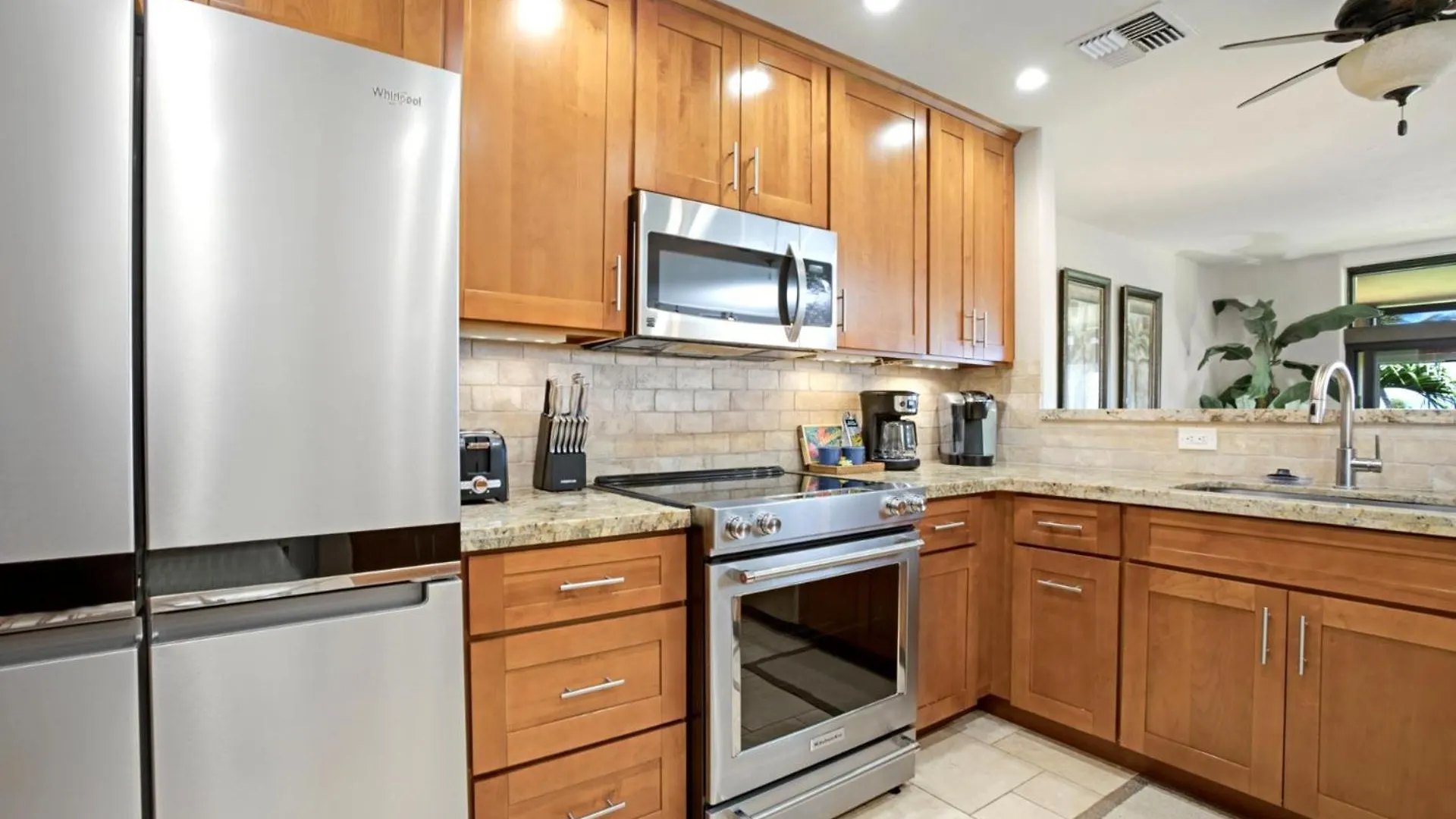 Apartment Kbm Kro-l201: Remodeled Ocean View With Free Car *