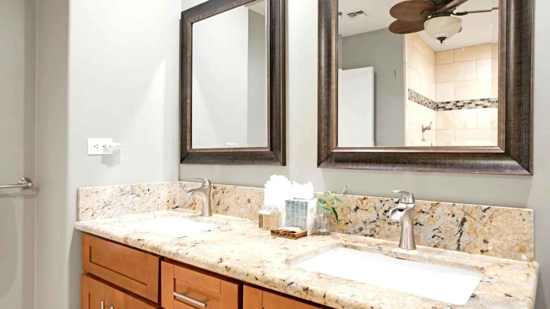 Apartment Kbm Kro-l201: Remodeled Ocean View With Free Car Lahaina