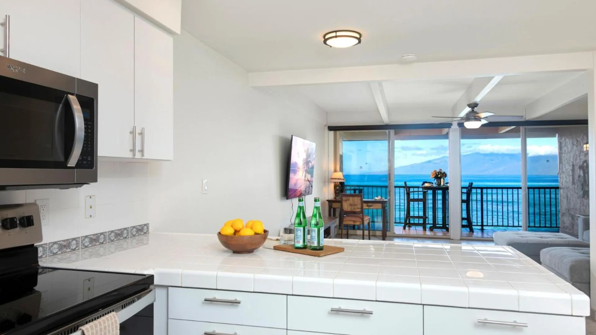 Kbm Free Car Lokelani Lok-b201 Ocean Front 2 Bedrooms Recently Remodeled Apartment