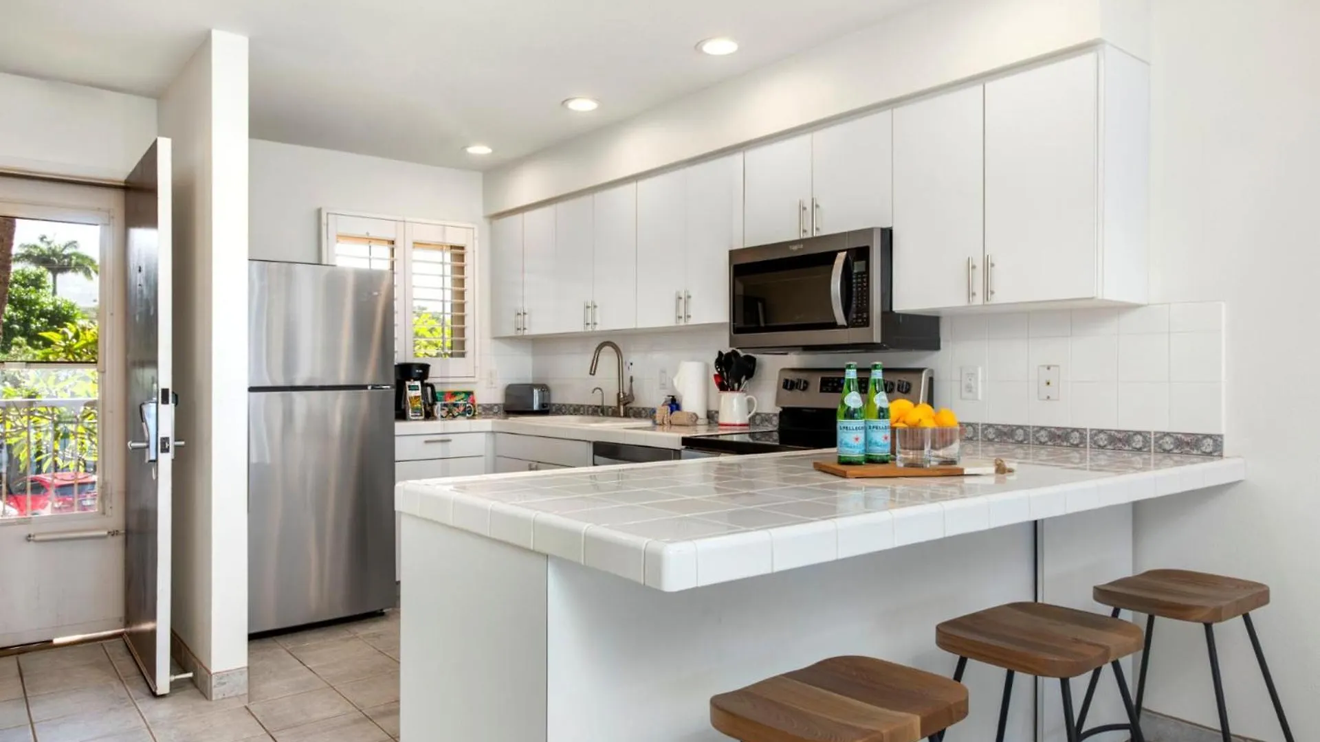 Apartment Kbm Free Car Lokelani Lok-b201 Ocean Front 2 Bedrooms Recently Remodeled Napili-Honokowai