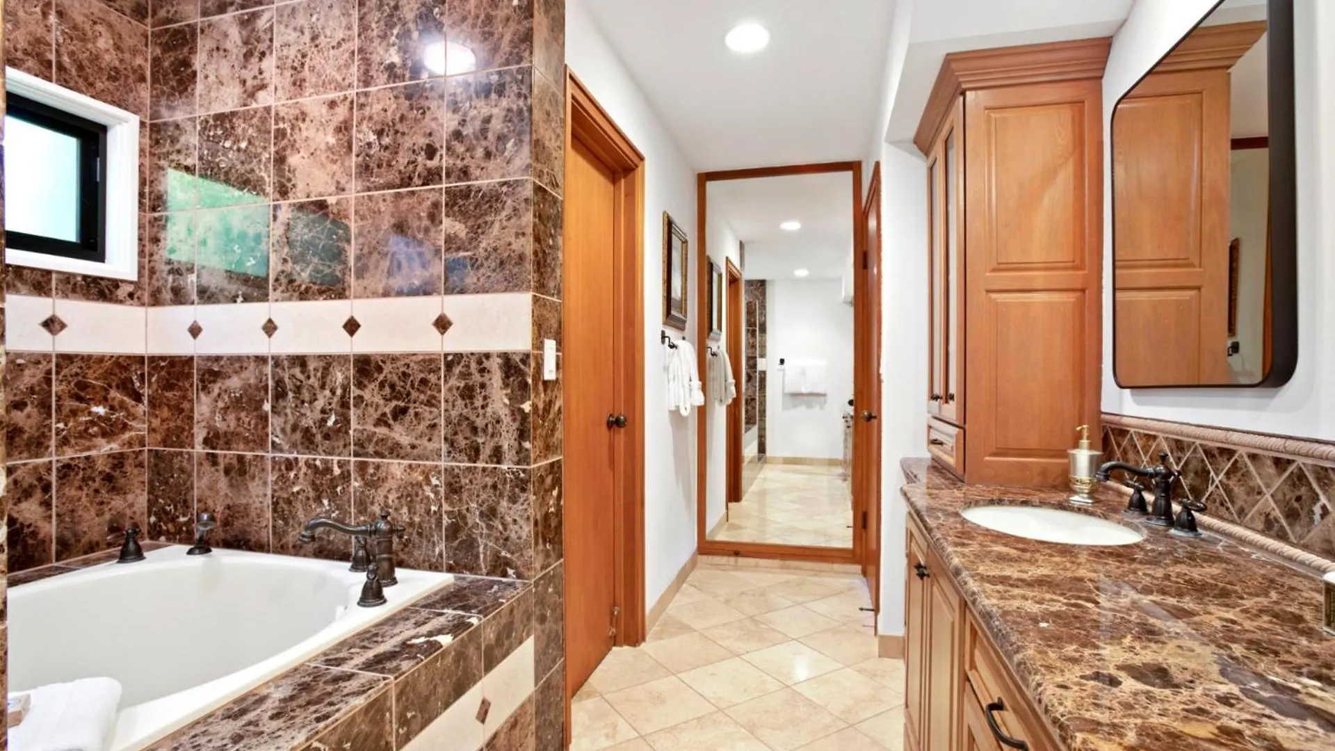 Kbm Free Car Krv-2912 Spacious Luxury With Sweeping Ocean Golf And Mountain Views Apartment *