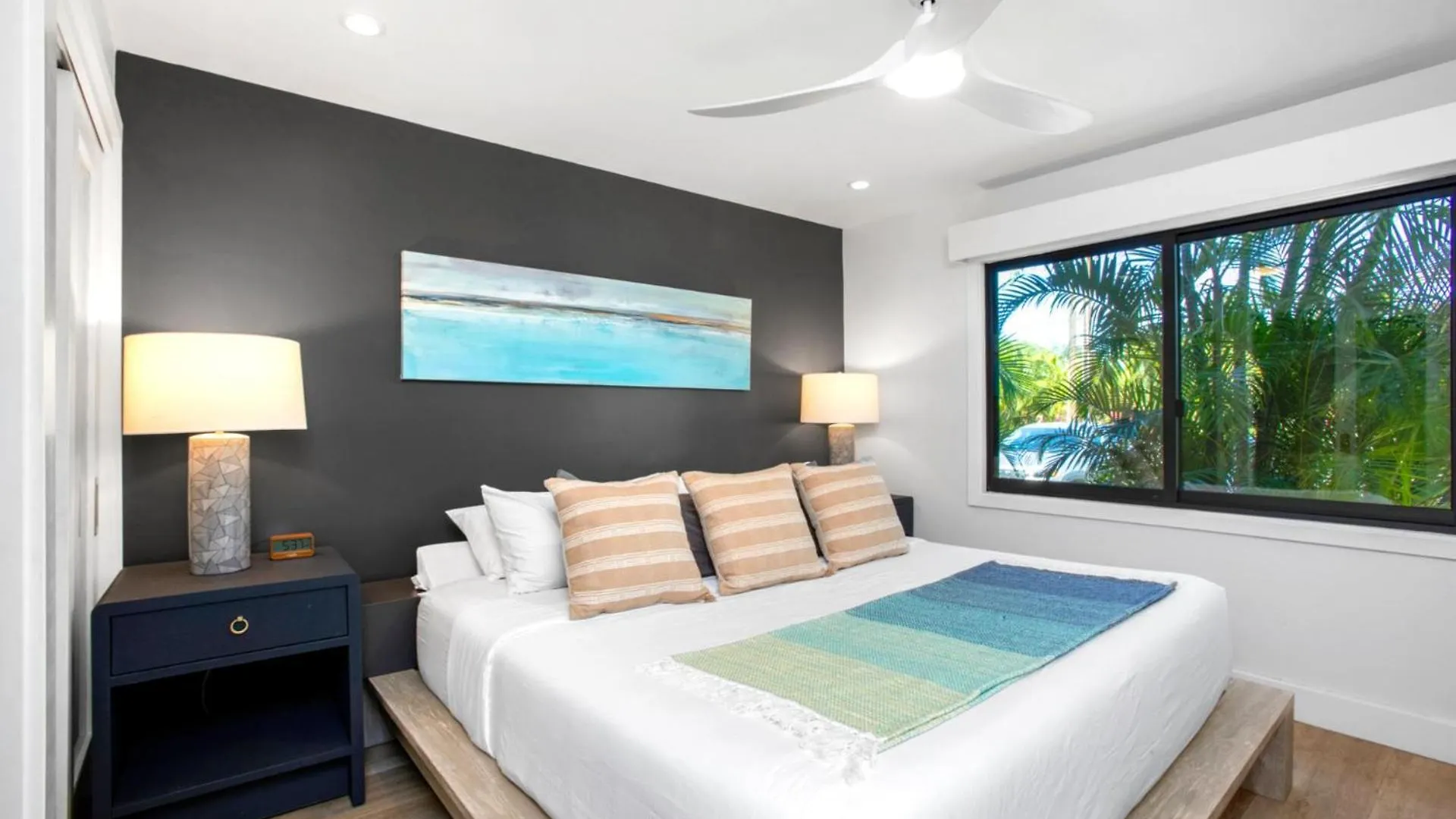 Apartment Kbm Free Car Msr-f2 Stunning Ocean Front Prime Location Turtle Views *