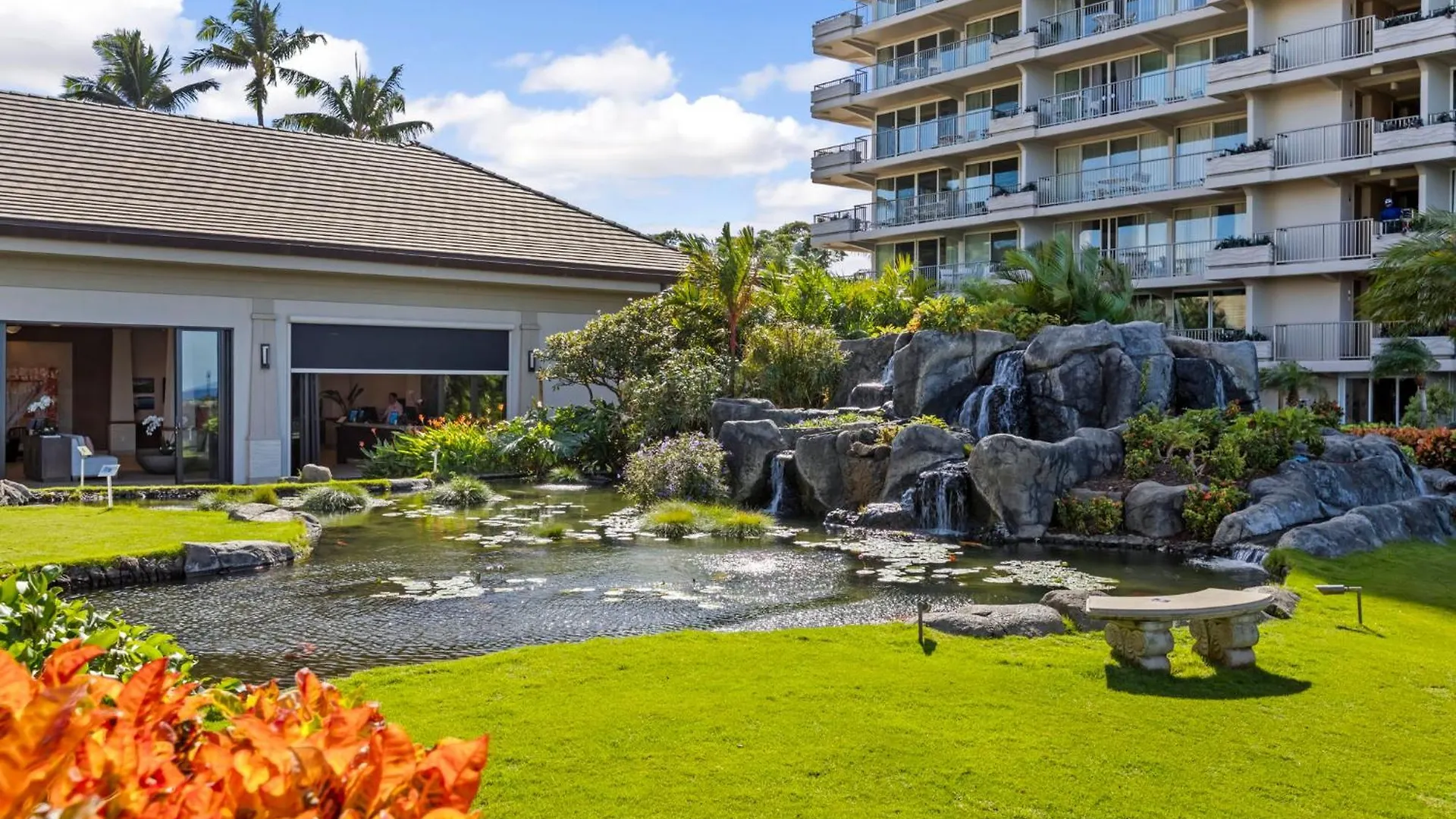 Whaler 508- Fully Remodeled Whaler Condo, Stunning Kaanapali Black Rock View
